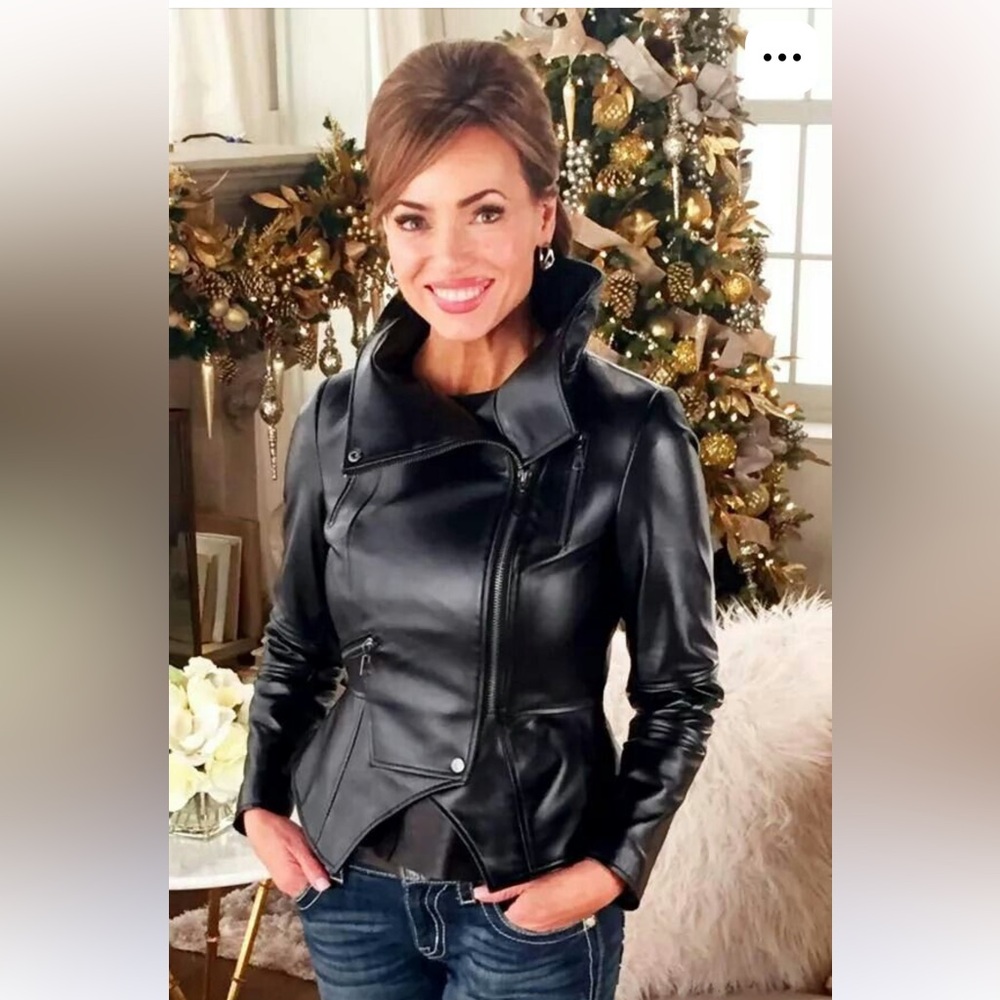 G.I.L.I. Women's Sleek Black Leather Jacket